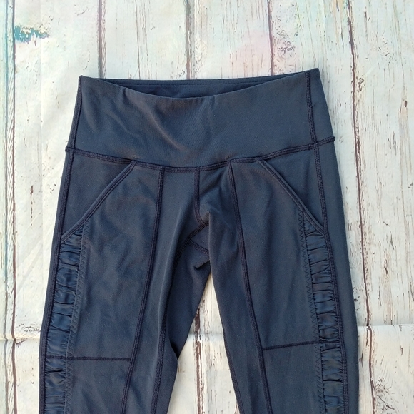 LULULEMON | Practice Daily Ruffle Ribbon Leggings - Picture 5 of 15